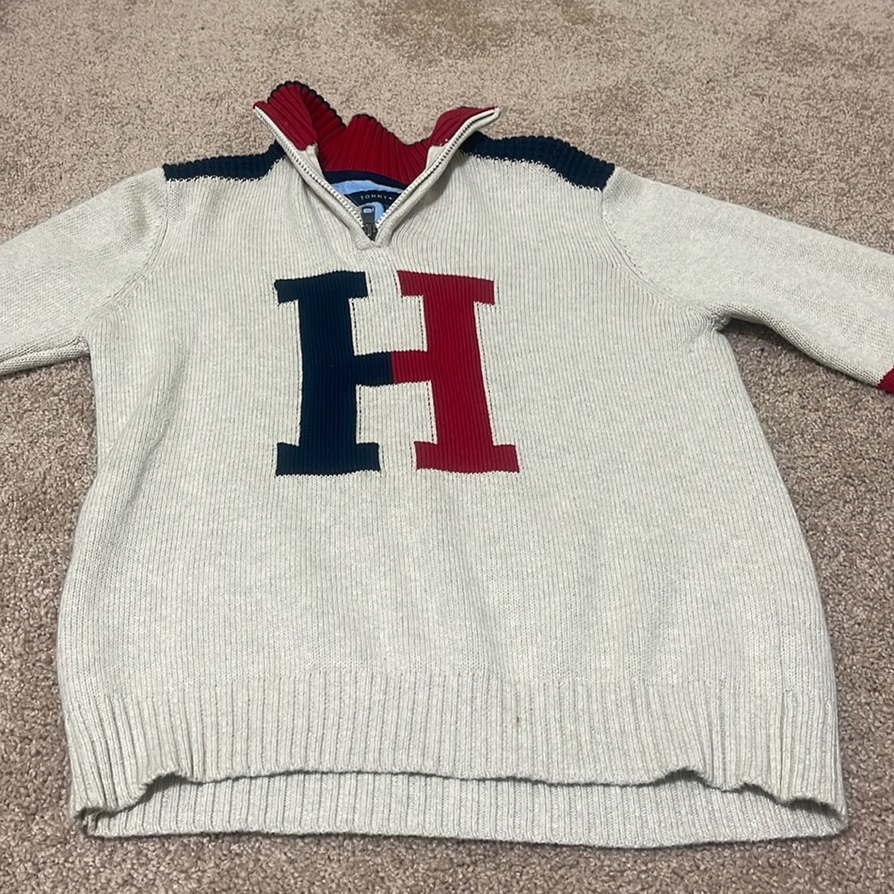 Boys sweater almost new !
